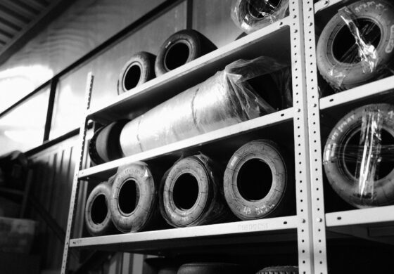 Voordelen van gebruikte legbordstellingen voor uw magazijn